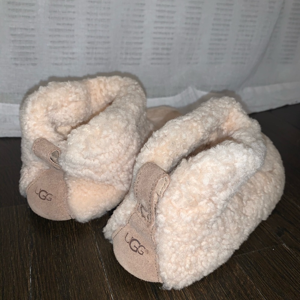 Women’s UGG slippers - Size 9